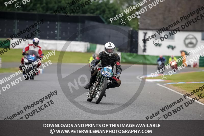 Vintage motorcycle club;eventdigitalimages;mallory park;mallory park trackday photographs;no limits trackdays;peter wileman photography;trackday digital images;trackday photos;vmcc festival 1000 bikes photographs